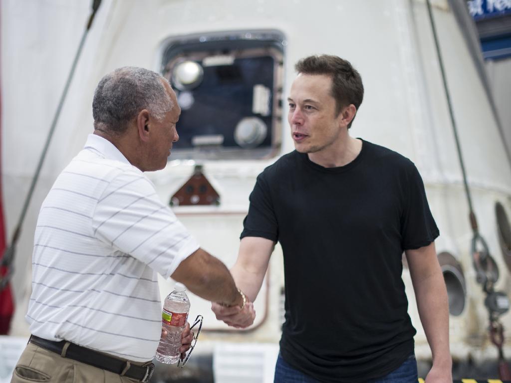 NASA Chief Visits History-Making Private Space Capsule